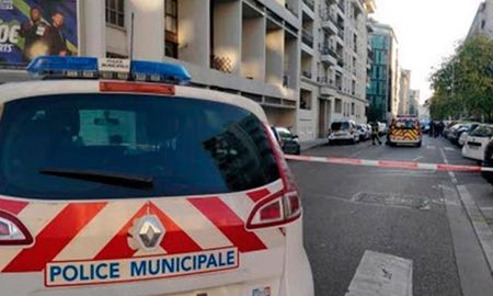 En Francia se registraron incidentes con ómnibus incendiados y apedreados y disparos de fuegos artificiales contra policías. En Francia se registraron incidentes con ómnibus incendiados y apedreados y disparos de fuegos artificiales contra policías.