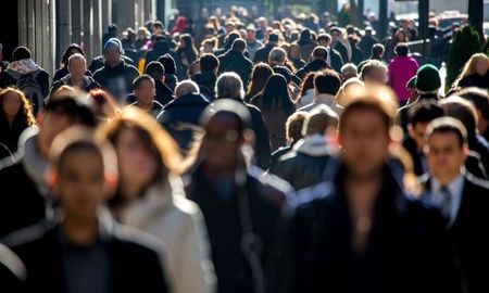 Los datos oficiales de 2024 confirman menos nacimientos, más muertes y un envejecimiento sostenido de la población en Argentina.