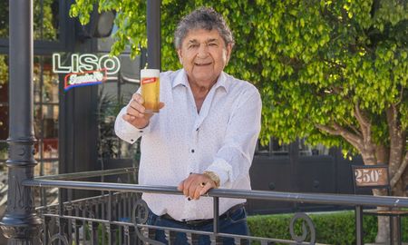 Cacho Deicas se presenta en la Estación Belgrano de la ciudad de Santa Fe. Cacho Deicas se presenta en la Estación Belgrano de la ciudad de Santa Fe.