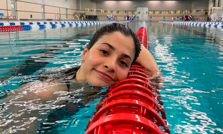 La nadadora olímpica no logró obtener una medalla en la prueba de 100 metros mariposa y quedó en el tercer lugar de su hit eliminatorio, con un tiempo de una hora seis minutos y cinco segundos detrás de la ganadora. Pero Yursa Mardini se ganó la admiración y el respeto del mundo entero y se convirtió en una inspiración para los atletas. La nadadora olímpica no logró obtener una medalla en la prueba de 100 metros mariposa y quedó en el tercer lugar de su hit eliminatorio, con un tiempo de una hora seis minutos y cinco segundos detrás de la ganadora. Pero Yursa Mardini se ganó la admiración y el respeto del mundo entero y se convirtió en una inspiración para los atletas.