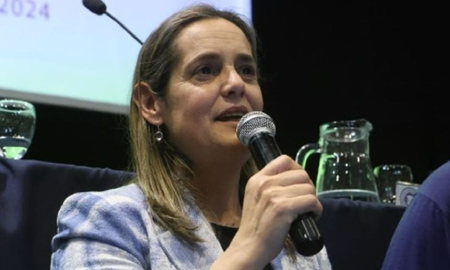 Andrea Sarnari, la primera mujer en presidir la Federación Agraria Argentina en los 112 años de historia de esa institución del campo. Andrea Sarnari, la primera mujer en presidir la Federación Agraria Argentina en los 112 años de historia de esa institución del campo.