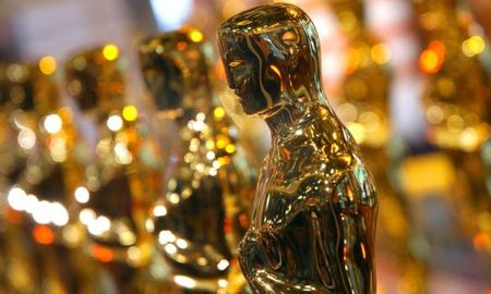La ceremonia de premiación de los Oscar 2022 se llevará a cabo el domingo 27 de marzo en el Dolby Theatre de Los Ángeles, de forma presencial. A diferencia de años anteriores, la gala volverá a contar con anfitrión, cuyo rol estará a cargo del trío de comediantes Amy Schumer, Wanda Sykes y Regina Hall. La ceremonia de premiación de los Oscar 2022 se llevará a cabo el domingo 27 de marzo en el Dolby Theatre de Los Ángeles, de forma presencial. A diferencia de años anteriores, la gala volverá a contar con anfitrión, cuyo rol estará a cargo del trío de comediantes Amy Schumer, Wanda Sykes y Regina Hall.