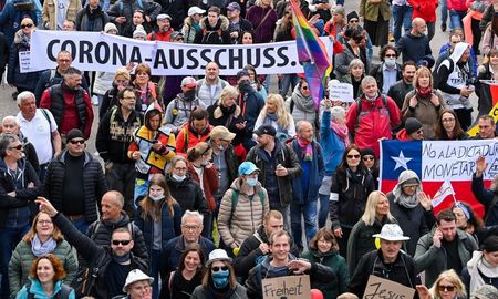 Grupos extremistas protestaron nuevamente contra el confinamiento en Alemania. Grupos extremistas protestaron nuevamente contra el confinamiento en Alemania.