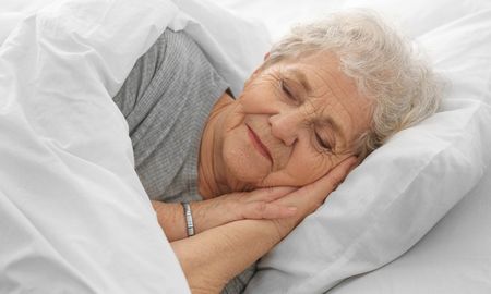 La técnica 4-7-8 ayuda a relajar el cuerpo y disminuir la actividad mental antes de dormir. La técnica 4-7-8 ayuda a relajar el cuerpo y disminuir la actividad mental antes de dormir.