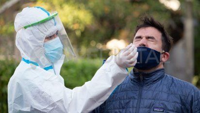 La cartera sanitaria indicó que son 5.357 los internados en unidades de terapia intensiva, con un porcentaje de ocupación de camas de adultos de 69,2% en el país y del 77% en la Área Metropolitana Buenos Aires.