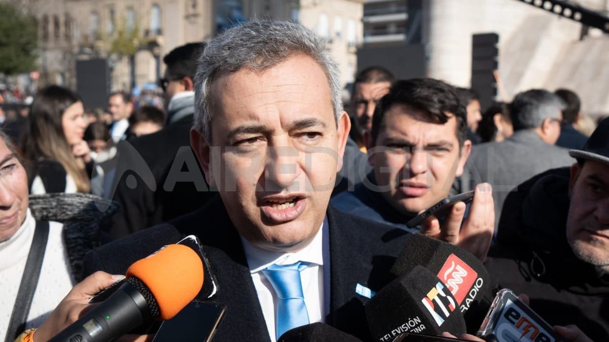Pablo Javkin se mostró en contra de la decisión del Gobierno nacional de presentar una medida judicial que impide la difusión de los audios que involucrarían a Karina Milei.
