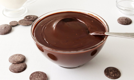 El ganache, una crema básica y versátil, nació en 1850, entre Suiza y París. El ganache, una crema básica y versátil, nació en 1850, entre Suiza y París.