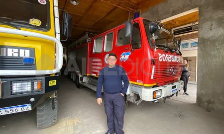 Carlos Vidal, jefe del cuartel de bomberos de Las Flores, dijo que es un orgullo formar parte del grupo. Carlos Vidal, jefe del cuartel de bomberos de Las Flores, dijo que es un orgullo formar parte del grupo.