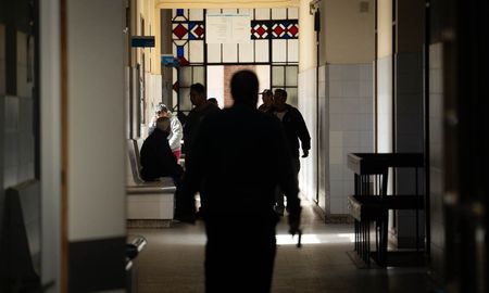 Hospital Cullen: un hombre fue asistido tras ser baleado en un asalto. Hospital Cullen: un hombre fue asistido tras ser baleado en un asalto.