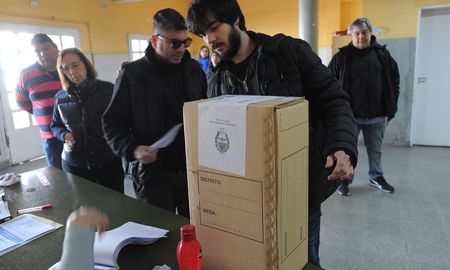Más de 14,3 millones de bonaerenses están habilitados para votar este domingo. Más de 14,3 millones de bonaerenses están habilitados para votar este domingo.