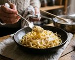 Los chefs coinciden: los fideos no se hacen solo con agua, hay que agregar 2 dientes de ajo y 1 cubo de caldo Los chefs coinciden: los fideos no se hacen solo con agua, hay que agregar 2 dientes de ajo y 1 cubo de caldo