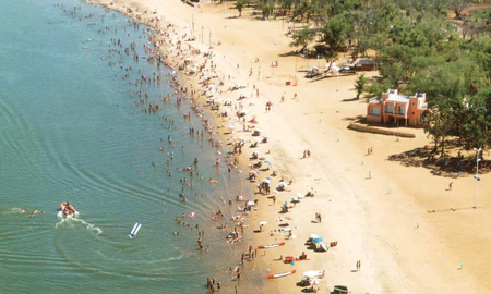 Escapada a una isla paradisíaca en el río Uruguay para vivir un verano inolvidable en familia. Escapada a una isla paradisíaca en el río Uruguay para vivir un verano inolvidable en familia.