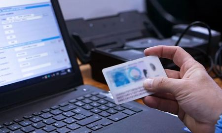 El decreto reemplaza y suprime diversos incisos del artículo 16 y sustituye los artículos 17 y 22 bis del Título V de la Ley 22.520. El decreto reemplaza y suprime diversos incisos del artículo 16 y sustituye los artículos 17 y 22 bis del Título V de la Ley 22.520.