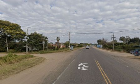 Un hombre sufrió fracturas y su hijo de 7 años fue hospitalizado tras un accidente entre un auto y una moto en ruta 1 y Callejón Vergara. Un hombre sufrió fracturas y su hijo de 7 años fue hospitalizado tras un accidente entre un auto y una moto en ruta 1 y Callejón Vergara.
