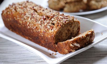 Torta de avena, banana y miel para la merienda. Torta de avena, banana y miel para la merienda.