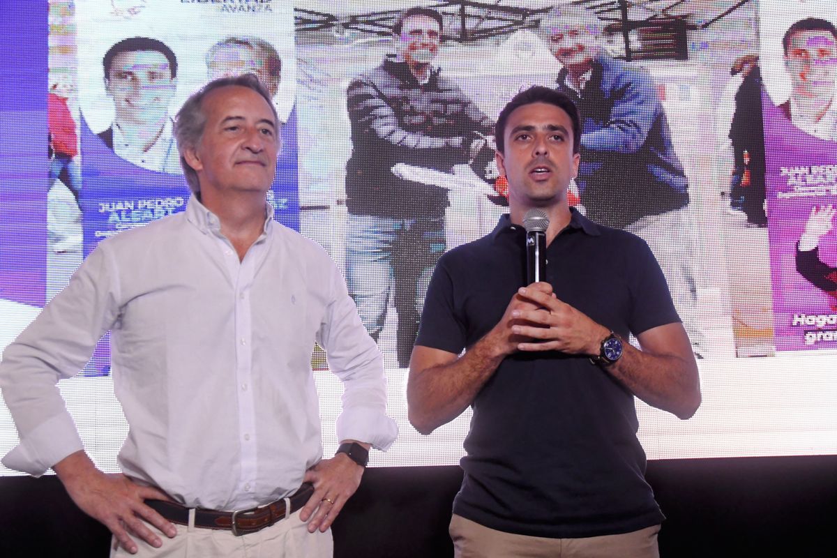 Nicolás Mayoraz y Juan Pedro Aleart en el búnker de La Libertad Avanza en Rosario.