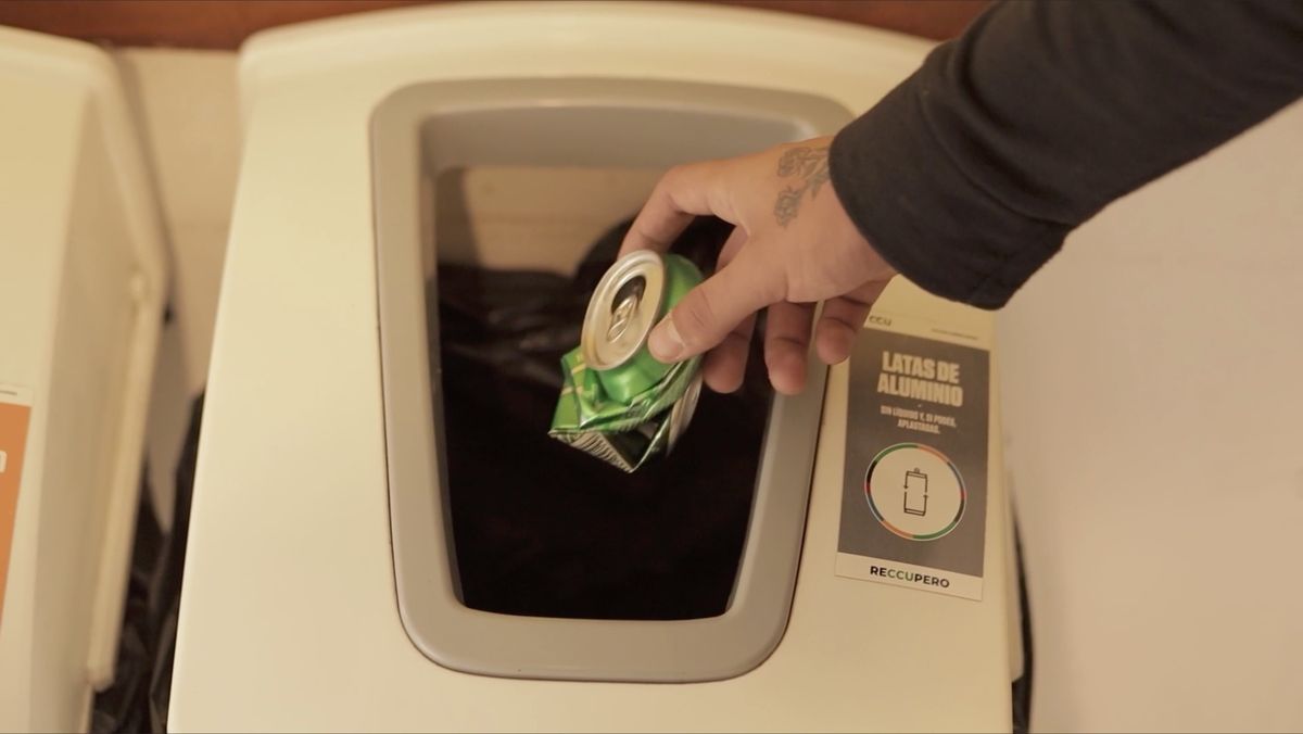 La economía circular apunta no solamente a reducir la cantidad de los desechos y sus efectos contaminantes como a fortalecer el trabajo de las y los recuperadores. La economía circular apunta no solamente a reducir la cantidad de los desechos y sus efectos contaminantes como a fortalecer el trabajo de las y los recuperadores.