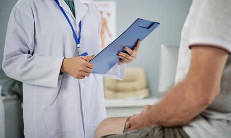 La prevención del cáncer de próstata se centra en el mantenimiento de un estilo de vida saludable y en la realización de controles médicos regulares. La prevención del cáncer de próstata se centra en el mantenimiento de un estilo de vida saludable y en la realización de controles médicos regulares.