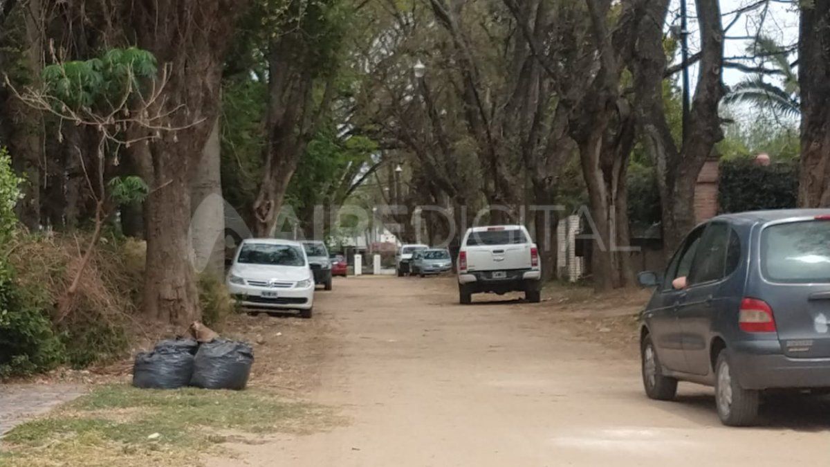 La calle del allanamiento en Colastiné Norte.