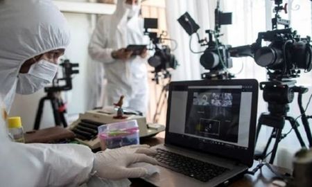 El sector de la industria audiovisual presentó un protocolo en el Poder Ejecutivo para proyectar la vuelta a la actividad de diversas áreas cinematográficas y televisivas paralizadas como consecuencia de la pandemia de coronavirus. El sector de la industria audiovisual presentó un protocolo en el Poder Ejecutivo para proyectar la vuelta a la actividad de diversas áreas cinematográficas y televisivas paralizadas como consecuencia de la pandemia de coronavirus.