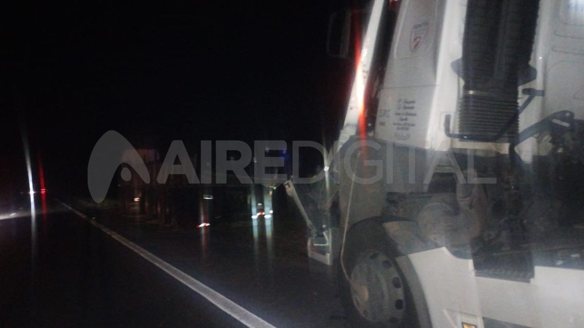 Uno de los choferes involucrados en el accidente debió recibir asistencia médica.