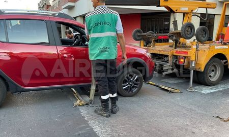 Personal de tránsito municipal asistió a las partes involucradas en el siniestro. Personal de tránsito municipal asistió a las partes involucradas en el siniestro.
