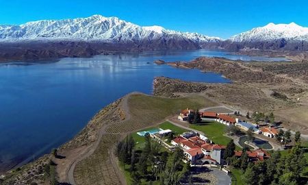 El Bosquecito queda a solo 70 kilómetros de Mendoza capital. El Bosquecito queda a solo 70 kilómetros de Mendoza capital.