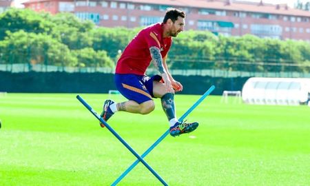 El astro argentino se entrenó en el día de hoy en el Predio de Barcelona, pese a no tener la obligación de hacerlo. El astro argentino se entrenó en el día de hoy en el Predio de Barcelona, pese a no tener la obligación de hacerlo.