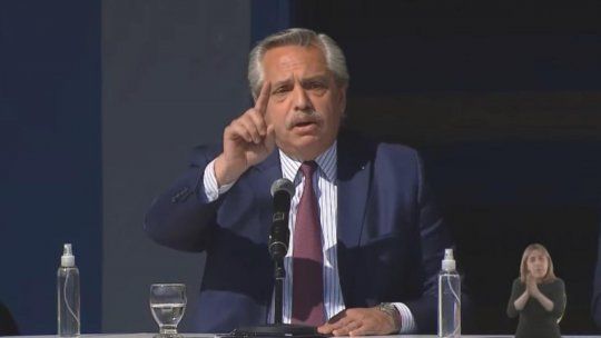 Algunos miserables dijeron que le eché la culpa a mi compañera. El único responsable soy yo, aseveró hoy el Jefe de Estado.