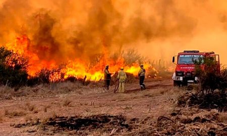 En medio de una preocupante temporada de incendios forestales, Córdoba y San Luis se enfrentan a una creciente amenaza debido a las condiciones climáticas adversas. En medio de una preocupante temporada de incendios forestales, Córdoba y San Luis se enfrentan a una creciente amenaza debido a las condiciones climáticas adversas.