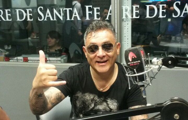 Sergio Torres en los estudios de Aire de Santa Fe.