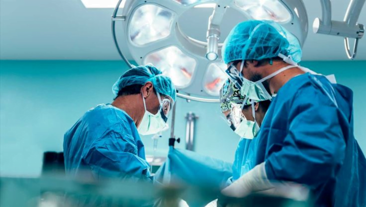 El tumor se encontraba en el ovario de la paciente y pesaba más que ella.