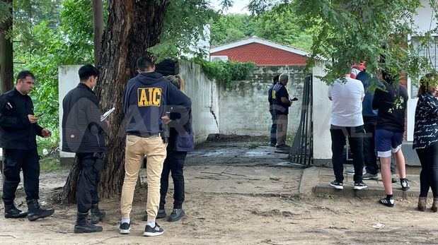 Horas después, llegaron a la sede del Correo los peritos e investigadores de la AIC.&nbsp;
