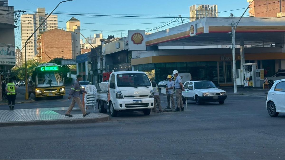 Trabajos de Assa en Bulevar y Rivadavia complican el tránsito con reducción de calzada.