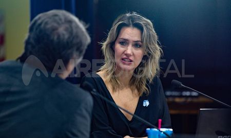 La periodista Carolina Losada dio su primera entrevista como precandidata a senadora nacional por Santa Fe en Ahora Vengo, el programa de Luis Mino por Aire de Santa Fe. La periodista Carolina Losada dio su primera entrevista como precandidata a senadora nacional por Santa Fe en Ahora Vengo, el programa de Luis Mino por Aire de Santa Fe.