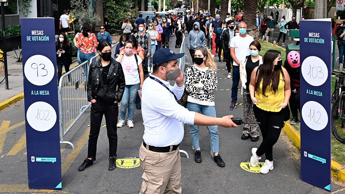 Los votantes deberán elegir qué tipo de órgano debería hacerse cargo de una nueva ley fundamental para el país.