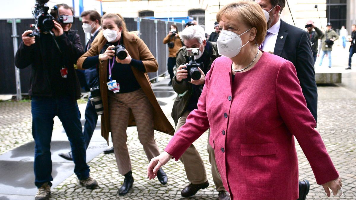 Angela Merkel sostiene que la situación en Alemania con la pandemia es muy seria.