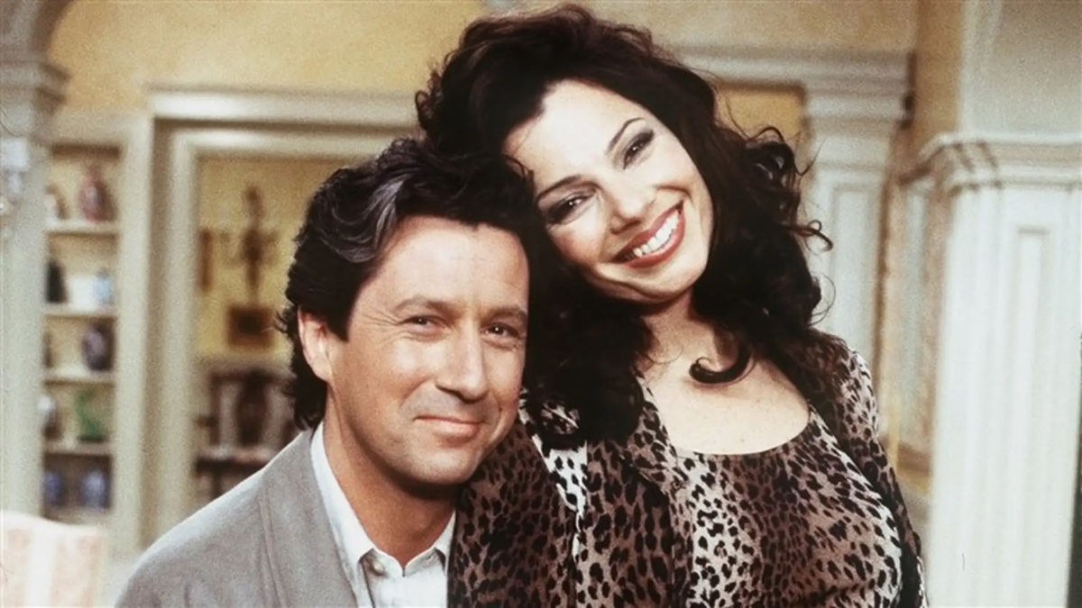 Francine Joy Drescher &mdash;conocida posteriormente como Fran Drescher&mdash; naci&oacute; en Queens, Nueva York, en 1957. Sus padres son Sylvia Drescher, una vendedora, y Morty Drescher, un analista de sistemas. Tiene ra&iacute;ces italianas y rumano-jud&iacute;as.
