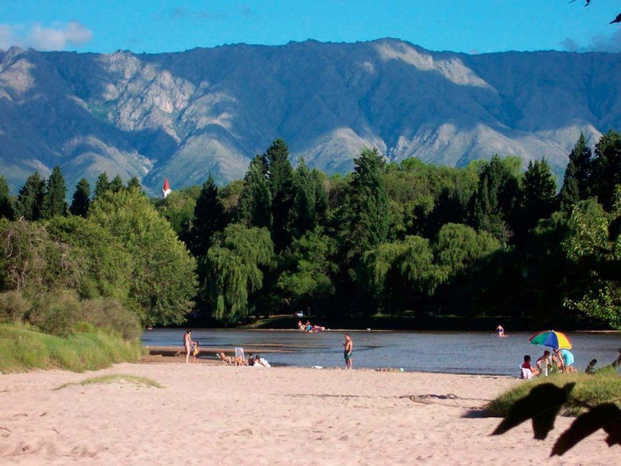 Tragedia en Córdoba: un turista de 43 años murió ahogado en un río