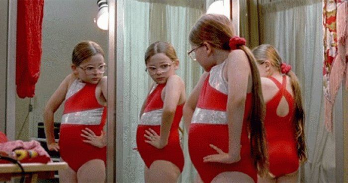 Enseñarle a las niñas a amarse y aceptarse es hoy fundamental.