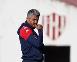 La mesa chica del Club Atlético Unión define por estas horas si harán el esfuerzo económico por mantener a Gustavo Munúa como entrenador o dejan extinguir el vínculo para buscar a otro DT.