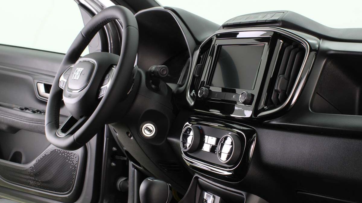 Con motores eficientes, opción automática y capacidad de carga de hasta 720 kg, combina trabajo, confort y tecnología. Con motores eficientes, opción automática y capacidad de carga de hasta 720 kg, combina trabajo, confort y tecnología.