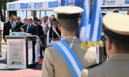 Aníbal Fernández viajó a Rosario para supervisar el trabajo de las fuerzas federales. Aníbal Fernández viajó a Rosario para supervisar el trabajo de las fuerzas federales.