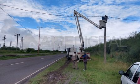 Ya se arreglaron las luminarias de los primeros 400 metros de la mano que va hacia el sur en el tramo de que va desde la Autopista Santa Fe-Rosario hasta el rulo de Cilsa en la Circunvalación Oeste. Ya se arreglaron las luminarias de los primeros 400 metros de la mano que va hacia el sur en el tramo de que va desde la Autopista Santa Fe-Rosario hasta el rulo de Cilsa en la Circunvalación Oeste.