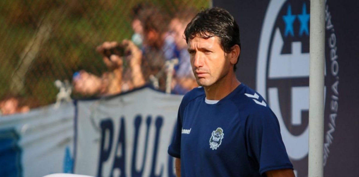 Sebastián Romero, DT de Gimnasia y Esgrima, define el equipo para recibir a Colón por la Liga Profesional.