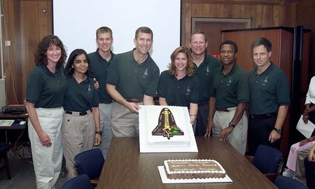 Los miembros de la tripulación STS-107, junto con Stephanie Turner (centro) de la Alianza Espacial Unida (EE. UU.). Foto: Nasa. Los miembros de la tripulación STS-107, junto con Stephanie Turner (centro) de la Alianza Espacial Unida (EE. UU.). Foto: Nasa.