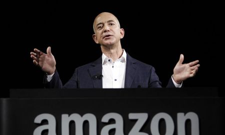 Amazon y sus planes a futuro: dirigibles, un almacén submarino y drones.