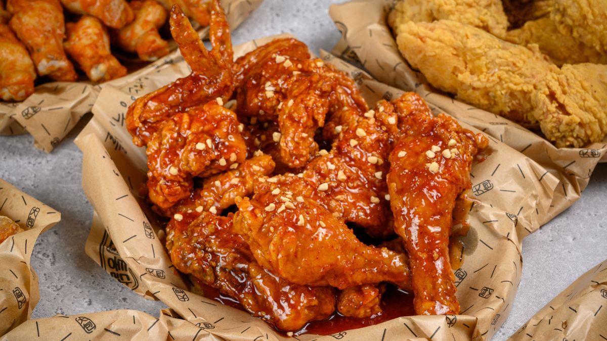 La receta para hacer alitas de pollo al horno al estilo americanas.