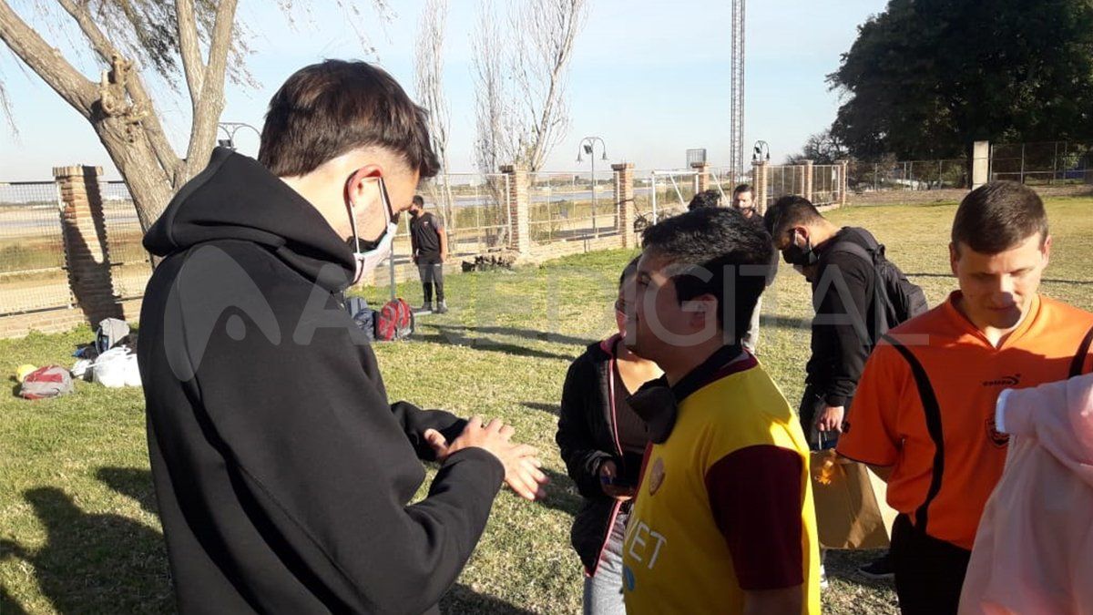 Facundo Garcés se sumó a la visita al plantel de Los Búhos. 