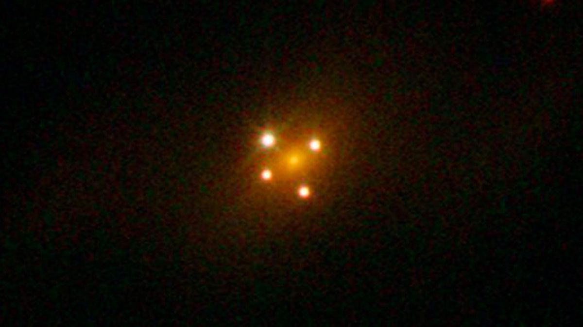 La Cruz de Einstein es un fenómeno causado por la división de la luz de un cuerpo celeste cuando otro objeto se interpone en su camino.&nbsp;